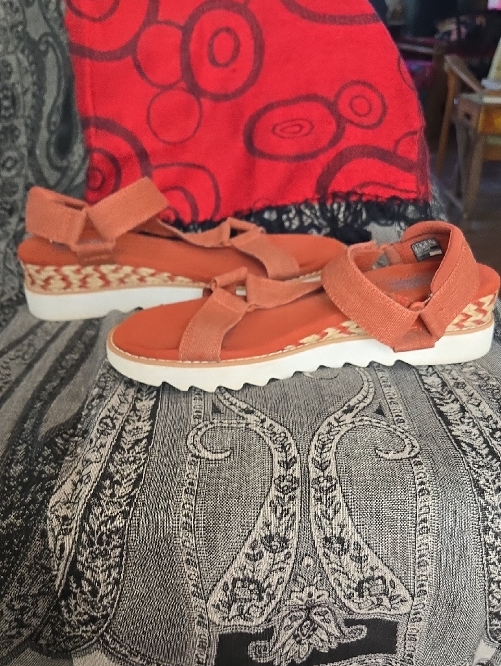 Bob's from Skechers, jute wrapped petite wedge, Beach look, brick red Sandals